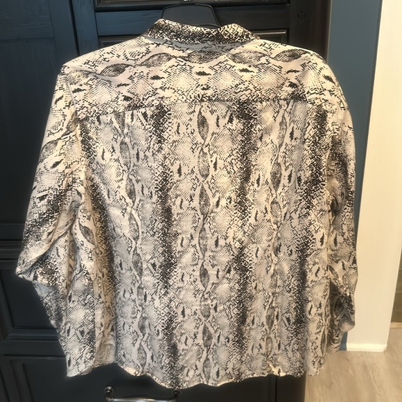 CHAPS no iron snakeskin print shirt, size 2x - Picture 4 of 4
